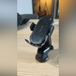 Black Wireless Car Charger Mount